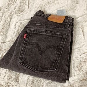 Levi High Waisted Black Mom Jeans